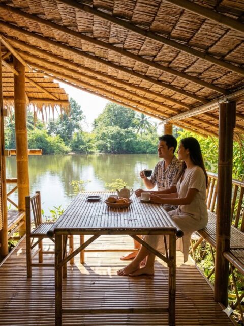 กินอาหารที่ระเบียง